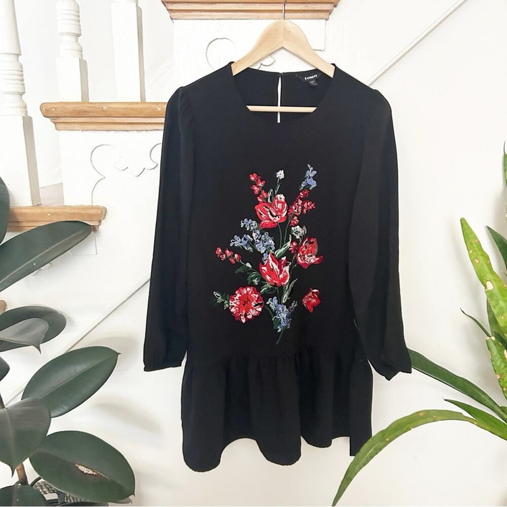 Express Black Embroidered Tunic Floral Print Long Sleeve Ruffle Hem Size PS